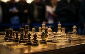 Чемпион мира Карякин сыграл с победителями Кубк...